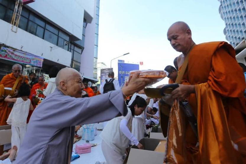ปทุมธานีชวนพุทธศาสนิกชนทั่วไทยร่วมบุญ ตักบาตรพระนานาชาติ 10,000 รูป กลางเมืองหาดใหญ่ 10 ส.ค.นี้ 