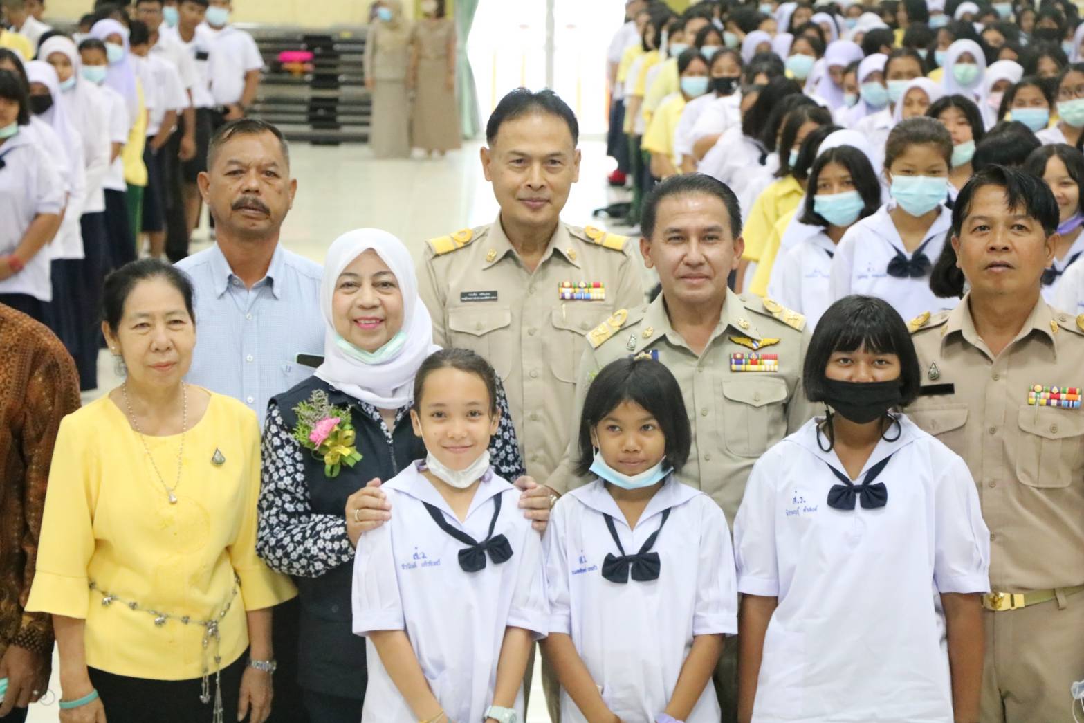 ผู้ว่าคนใหม่สตูล พบปะเยี่ยม นร.ตามโรงเรียนย้ำให้เป็นคนดีคนเก่งให้กับสังคม เก่งคิดและคิดให้เป็นระบบ รู้เท่าทันสื่อออนไลน์ อย่าหลงเชื่อกับข่าวปลอม 