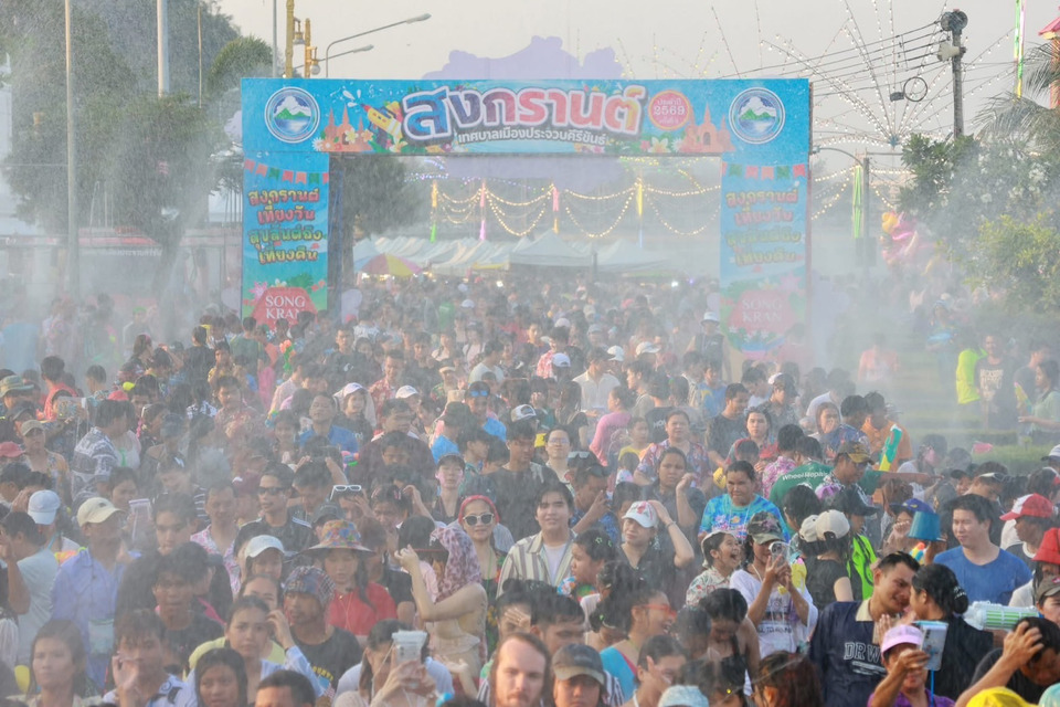 เปิดยิ่งใหญ่! สงกรานต์กลางเมืองสามอ่าว คึกคักทั้งวันทั้งคืน ดันเศรษฐกิจท้องถิ่นคึกคัก