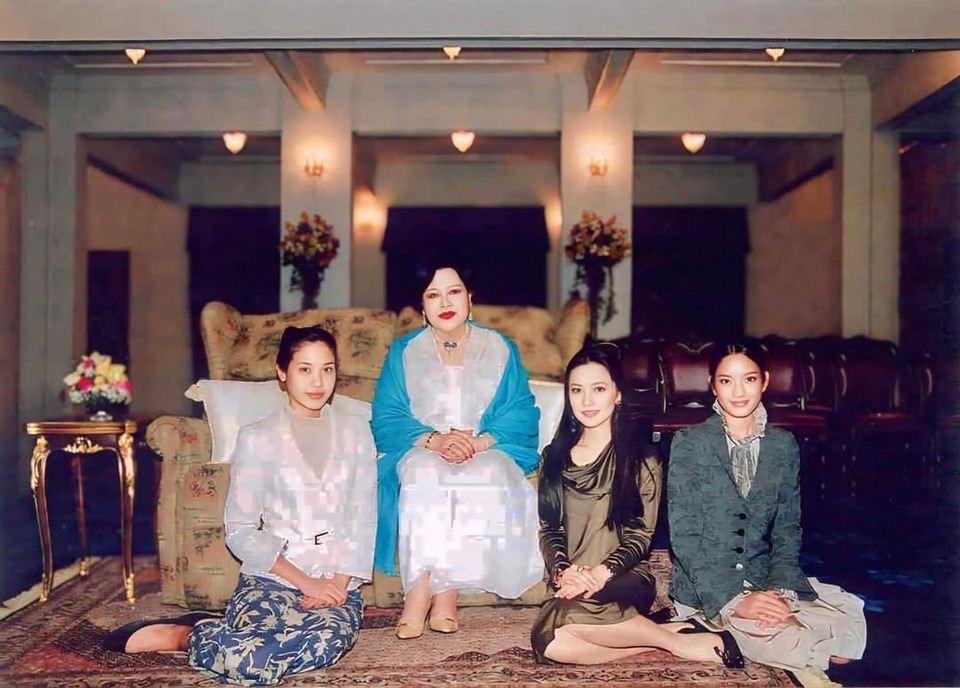 ภาพแห่งความทรงจำ! “เกรซ มหาดำรงค์กุล” น้อมรำลึกพระมหากรุณาธิคุณ "สมเด็จพระพันปีหลวง" เผยภาพหาชมยาก