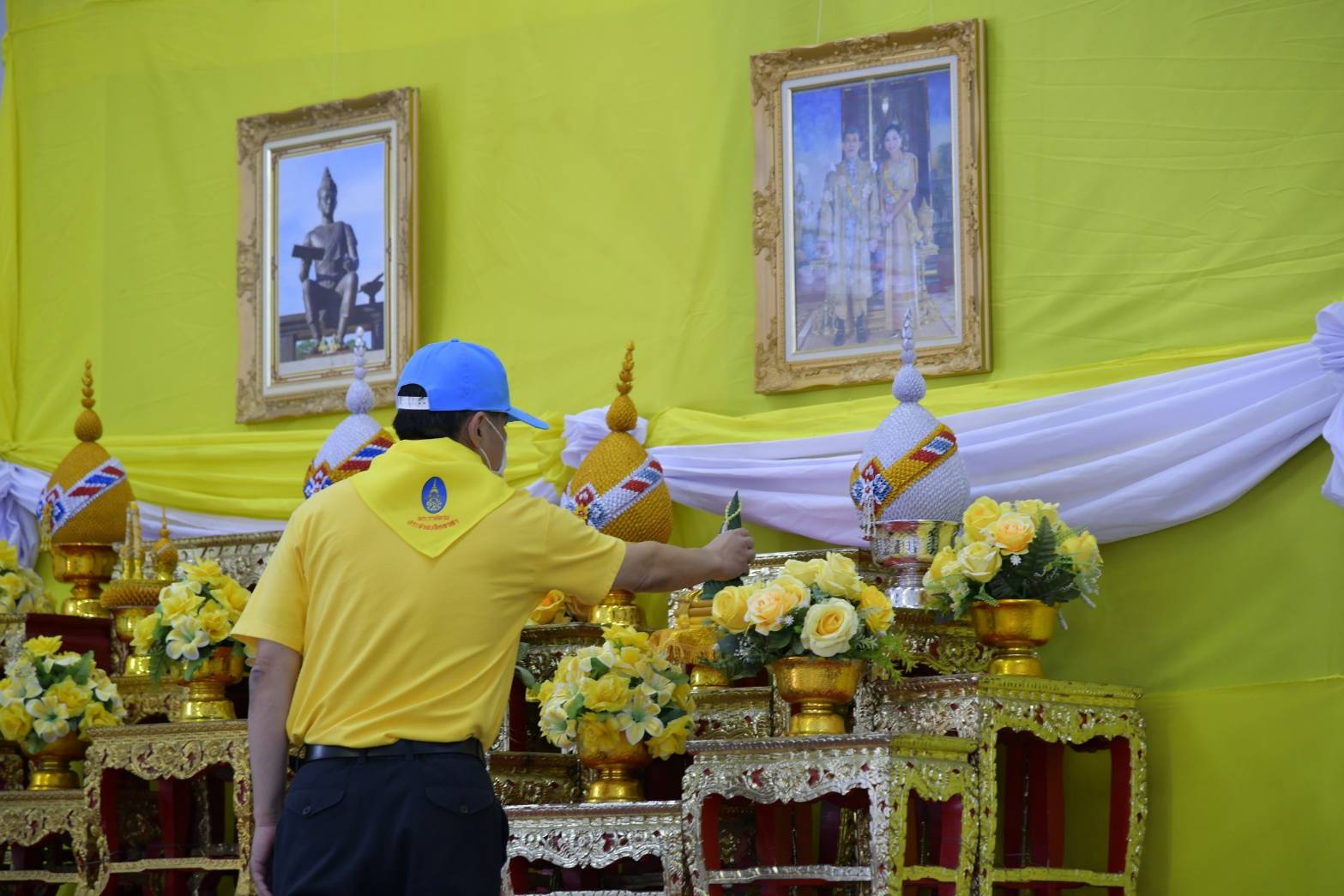 จิตอาสาจังหวัดประจวบคีรีขันธ์ปรับภูมิทัศน์สถานศึกษา   เนื่องในวันพ่อขุนรามคำแหงมหาราช 2565
