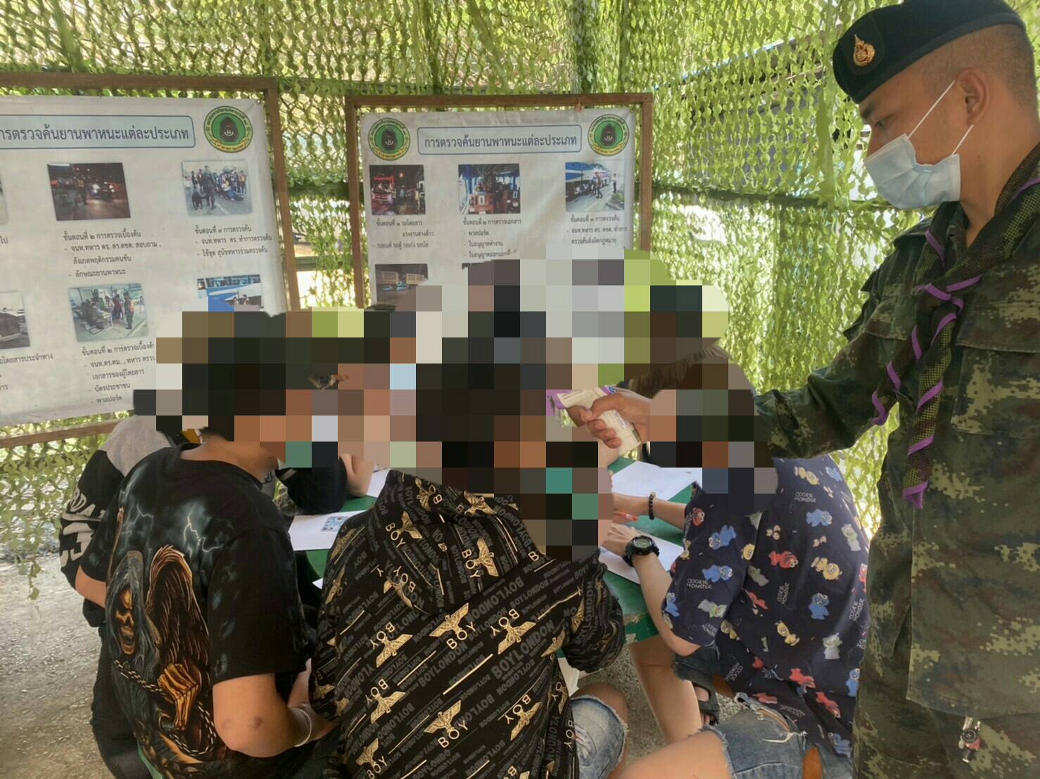 จนท.ตั้งด่านตรวจพบ7คนไทย หวังทำงานคาสิโนเมียนมาแต่ถูกหลอก  ต้องนำไปกักตัว LOCAL  QUARANTINE   