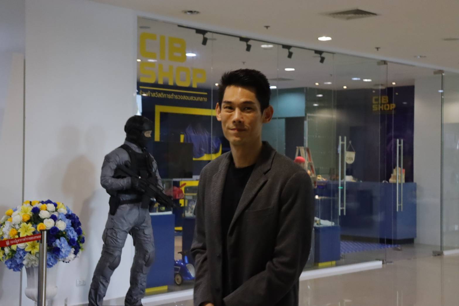 “กันต์ กันตถาวร” โผล่ให้ปากคำตำรวจ ปคบ.ชี้แจงปมเอี่ยว “ดิไอคอน”
