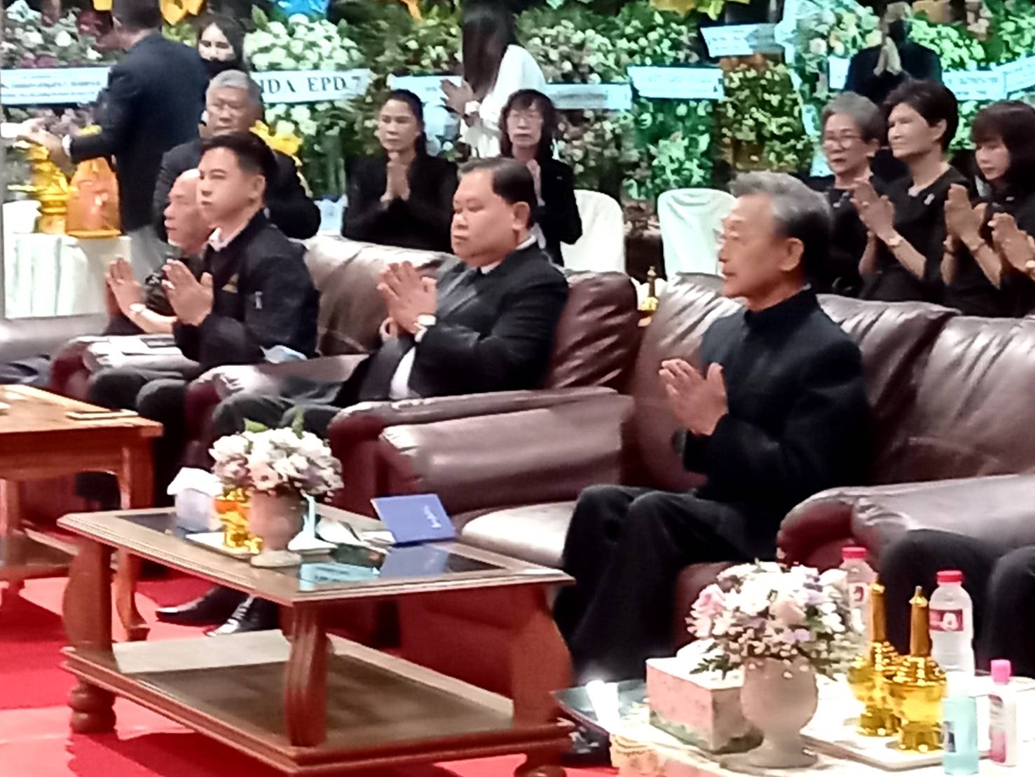 "ชวน หลีกภัย" ร่วมพิธีสวดพระอภิธรรมศพมารดา ไชยา พรหมา สส.เขต 2 หนองบัวลำภู  