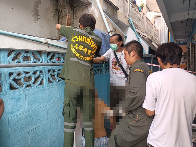 หนุ่มใหญ่ผูกคอตัวเองดับคาทางเข้าห้องเช่าคาดโรคประจำตัวรุมเร้าจึงคิดสั้น