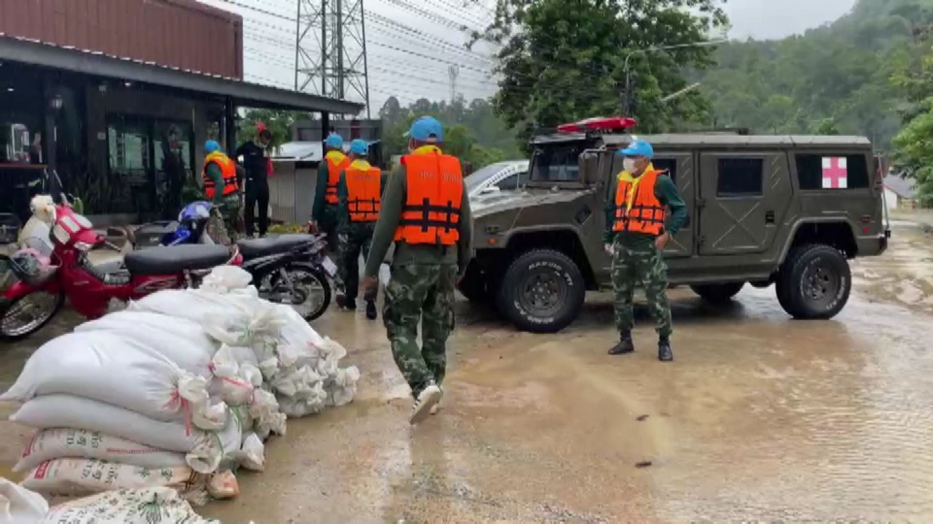 เตือนเขตเมืองจ่อรับมวลน้ำ ทภ.4ส่งทหารเข้าช่วยคีรีวง