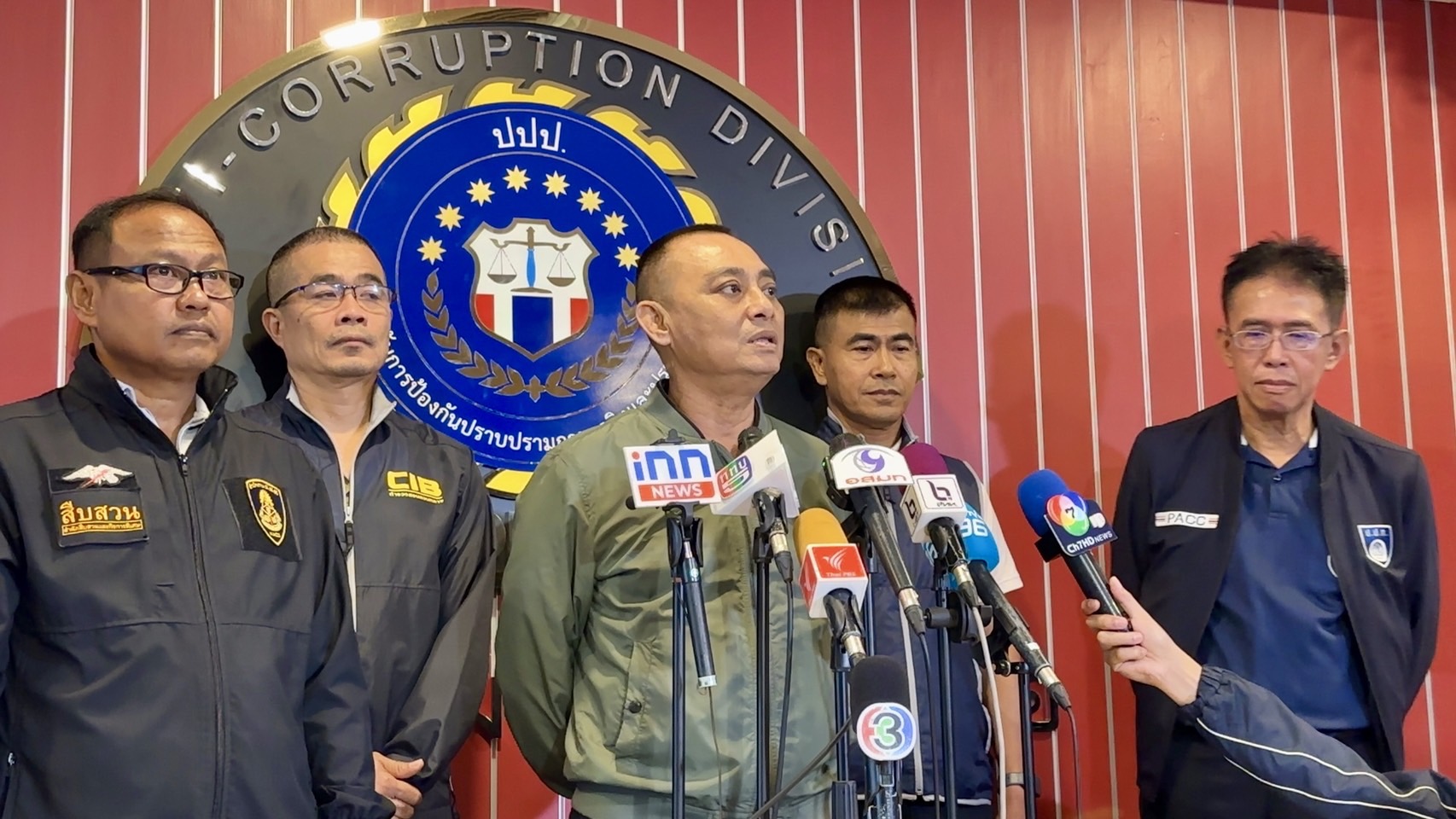 'บิ๊กเต่า'แถลงจับอดีตผู้อำนวยการศูนย์เดินสำรวจฯออกโฉนดที่ดินโดยมิชอบให้กับกลุ่มนายทุน