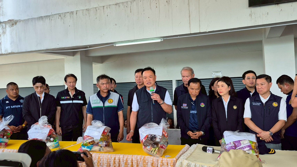 อนุทินลุยน้ำท่วมสตูล เจอประตูน้ำโบราณ“ปิดตาย”สั่งรื้อด่วน เร่งฟื้นฟูเศรษฐกิจ