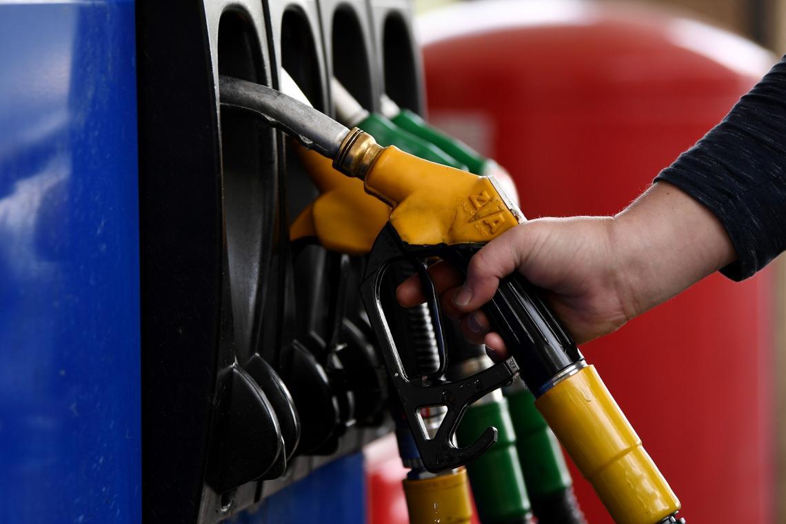 รีบด่วนเลยจ้า พรุ่งนี้น้ำมันเบนซิน-แก๊สโซฮอล์ขึ้นลิตรละ 50 สต.-คงดีเซล