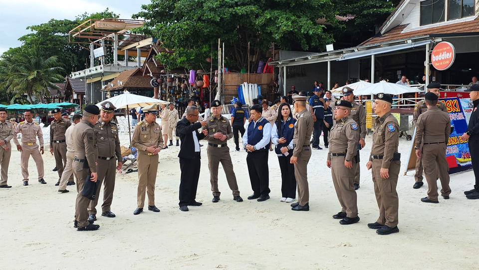 รอง ผบ.ตร. ปล่อยแถวเกาะเสม็ด ระดม 105 นาย คุมเข้มความปลอดภัยนักท่องเที่ยว