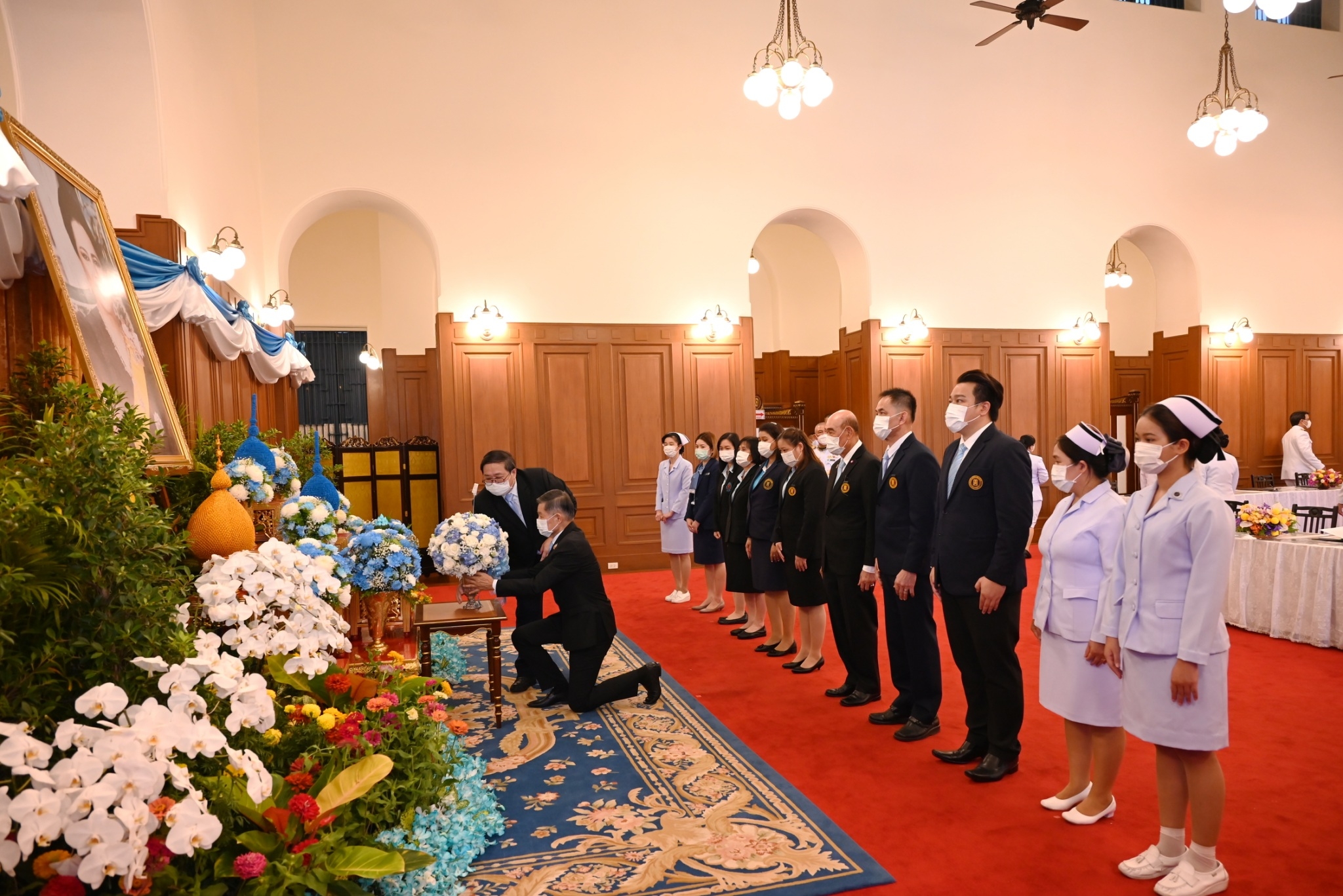 มูลนิธิป่อเต็กตึ๊ง ถวายแจกันดอกไม้และลงนามถวายพระพร เนื่องในโอกาสวันเฉลิมพระชนมพรรษาสมเด็จพระนางเจ้าสิริกิติ์ พระบรมราชินีนาถ พระบรมราชชนนีพันปีหลวง