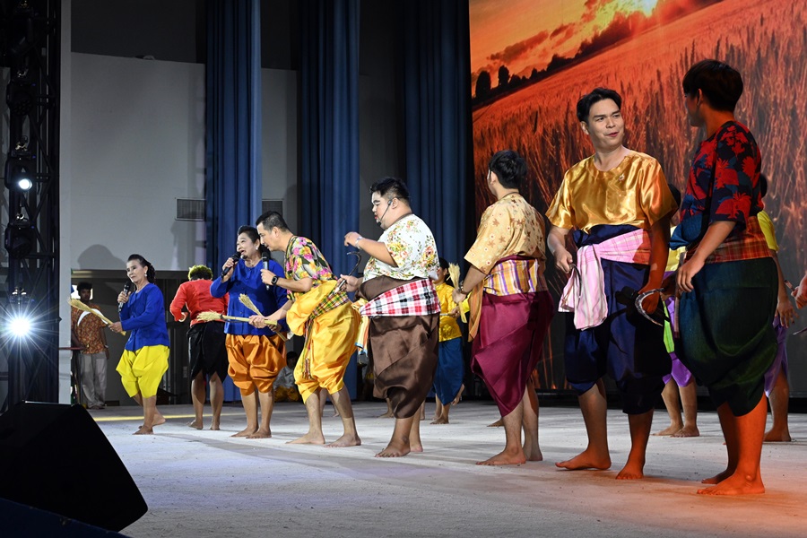 ศิลปินรวมพลังคอนเสิร์ตเพลงพื้นบ้านเฉลิมพระเกียรติ 72 พรรษา