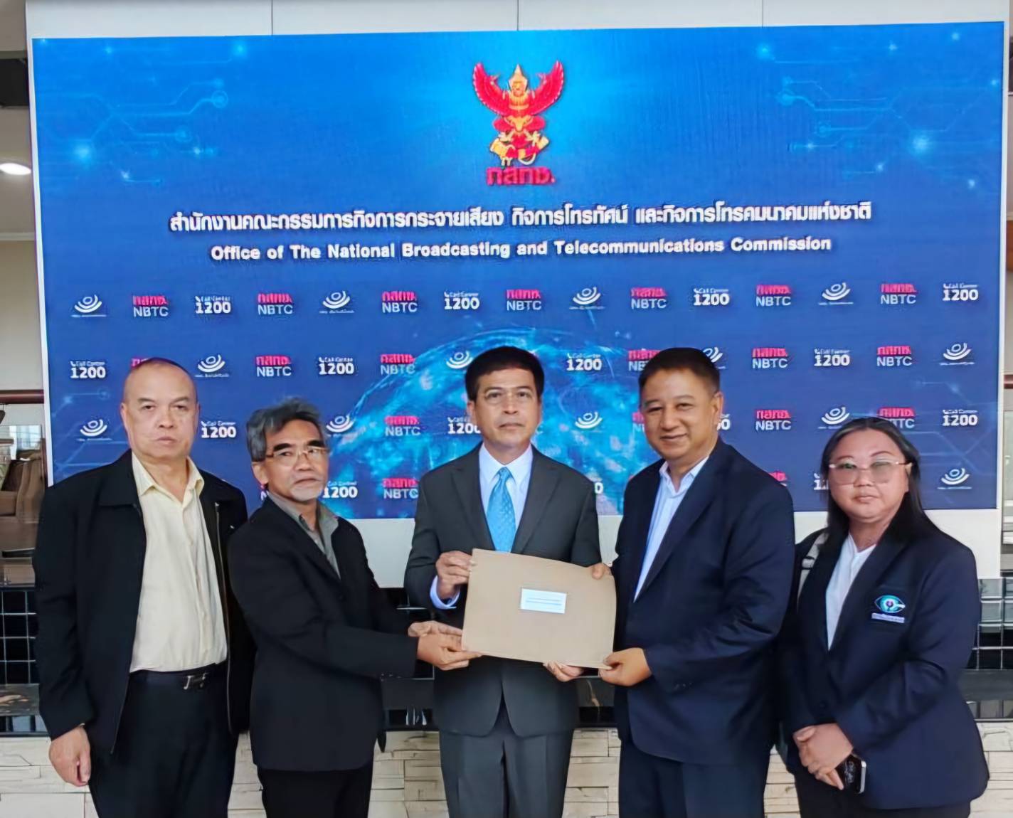องค์กรวิชาชีพสื่อฯยื่นหนังสือ กสทช.ถามความคืบหน้าร่างมาตรการส่งเสริมการรวมกลุ่ม