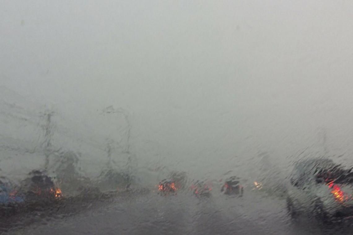 ฝนถล่มทั่วไทย อุณหภูมิลด 1-3 องศา! อุตุฯ เตือนจับตาหย่อมความกดอากาศต่ำ