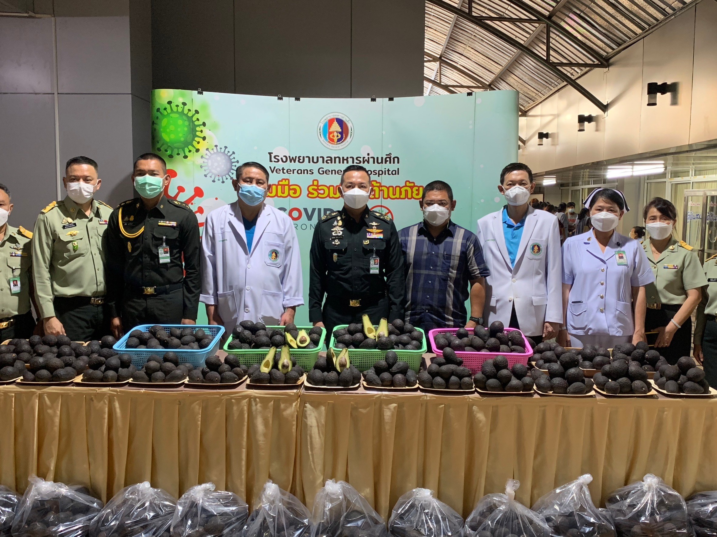 “ผอ.อผศ.” รับมอบ อะโวคาโด มูลนิธิโครงการหลวง ให้ รพ.ทหารผ่านศึก