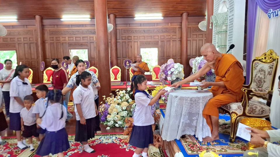 วัดแจ้งพรหมนครมอบทุน 29 ปี “บิณฑ์ บวช สวด เทศน์” กว่า 21 ล้าน หนุนการศึกษา