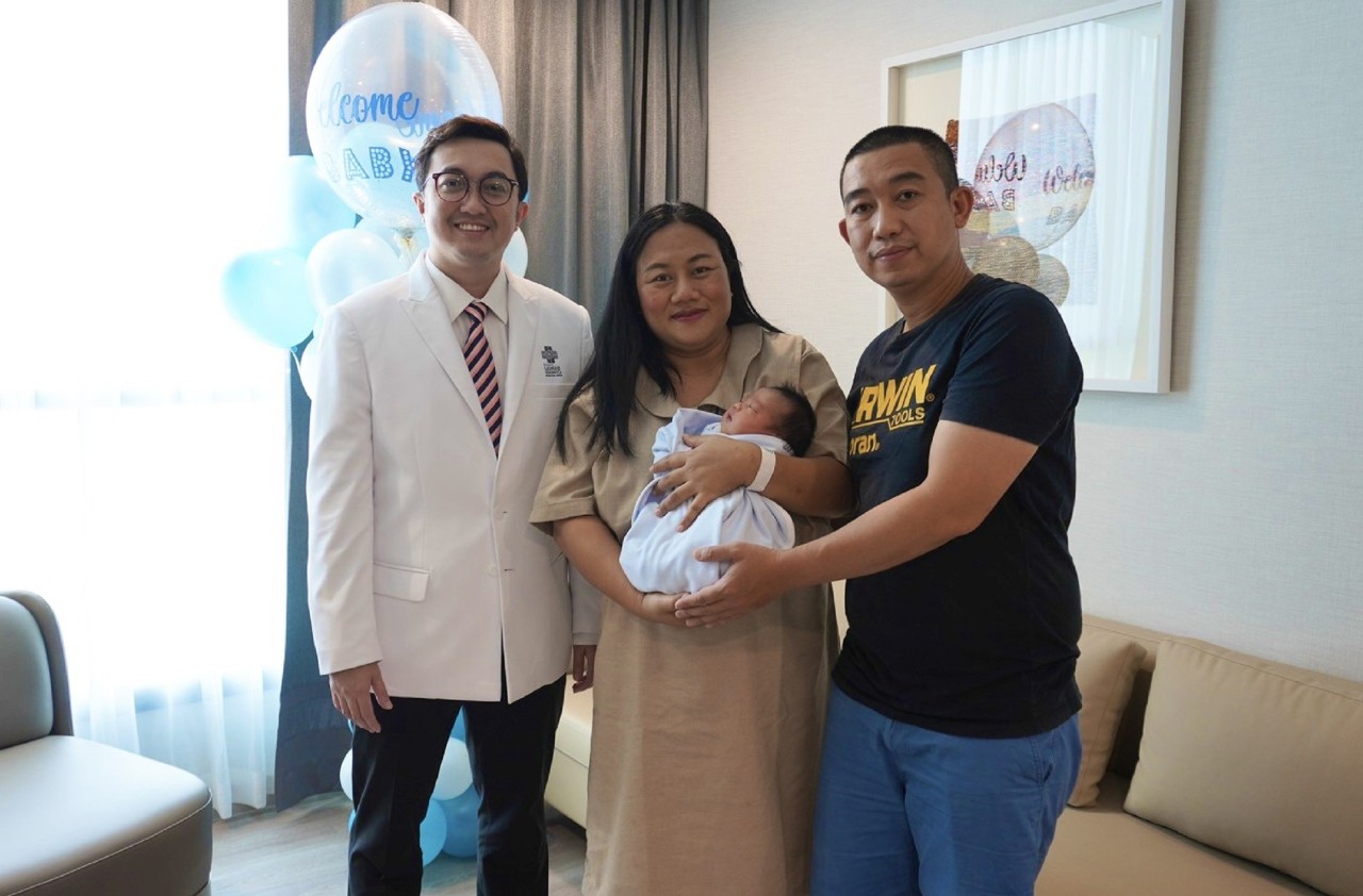 “โรงพยาบาลนวเวช” ร่วมยินดีกับครอบครัวแรกที่คลอดที่นวเวช