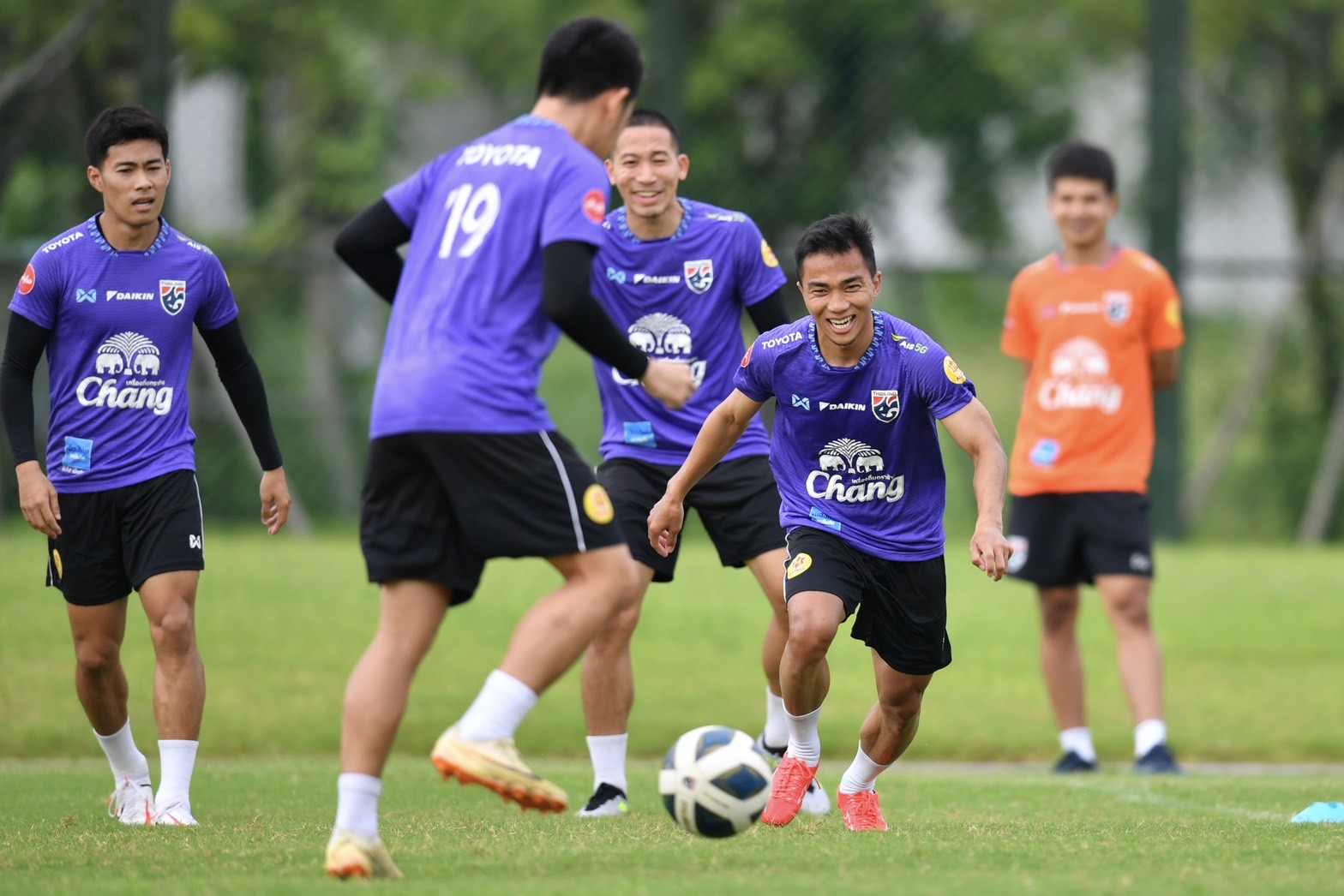 "ทีมชาติไทย" พร้อมโม่แข้ง "ไต้หวัน" แมตช์ฟีฟ่าเดย์ 6 โมงเย็น วันนี้(16 มิ.ย.) ไทยรัฐ-AIS PLAY ยิงสด
