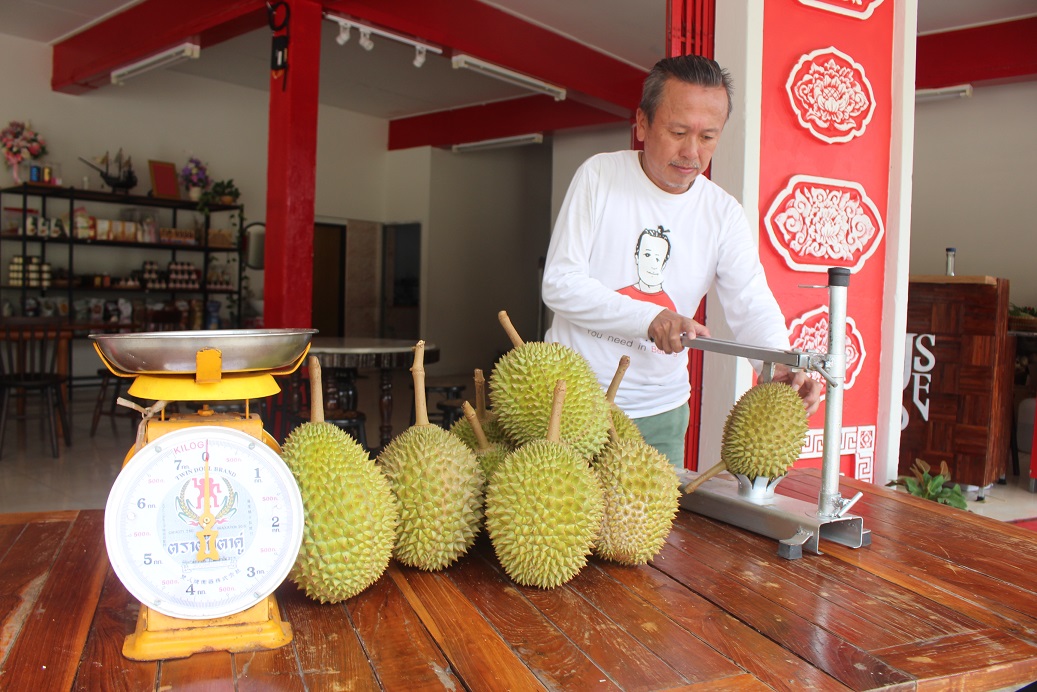 พ่อค้าทุเรียนออนไลน์เบตงผุดไอเดียทำไอครีมทุเรียนมูซางคิง