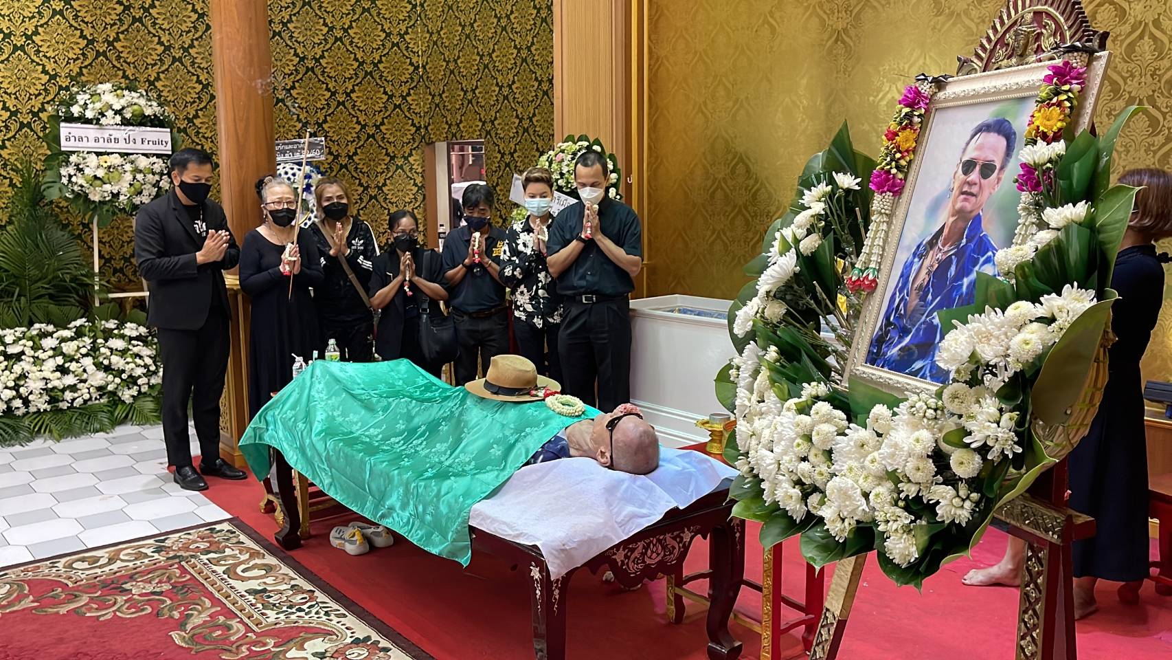 "คนบันเทิง"แห่ร่วมอาลัยพิธีรดน้ำศพ 'เอ็ดเวิร์ด วันซอร์'