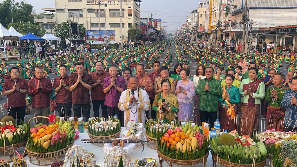 ลูกหลานเมืองช้างนับพันร่วมรำบวงสรวงสืบศรัทธา "พระยาสุรินทรภักดีศรีณรงค์จางวาง ครั้งที่ 11 ประจำปี 2567" 