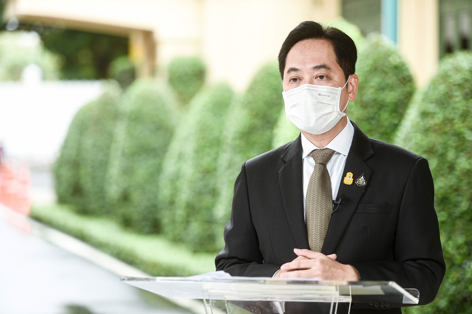 โฆษกรบ. ขอปชช.กลุ่ม “สูงอายุ-7 กลุ่มโรค” ลงทะเบียนขอรับวัคซีนก่อนคนทั่วไป คาดฉีดครบ 16 ล้านคนสิ้นก.ค.พร้อมเปิดศูนย์แรกรับผู้ติดเชื้อที่สนามกีฬาแห่งชาติ
