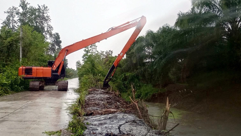 "สุริยะ" สั่งรับมือฝนถล่มทั่วไทย เขื่อนยังรองรับน้ำได้กว่า 3.3 หมื่นล้าน ลบ.ม.