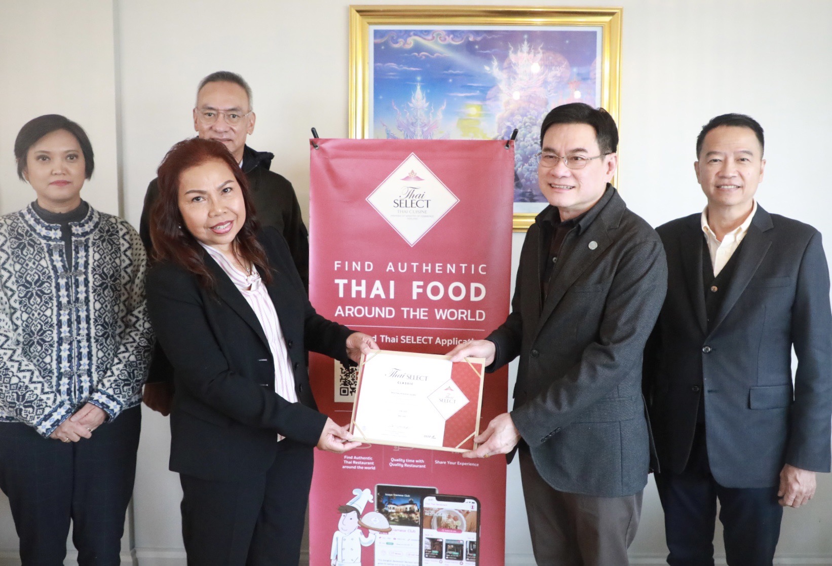 “จุรินทร์ชวนชิม” มอบตรา Thai Select  ให้ร้านอาหาร "ครัวไทย" รายแรกในไอซ์แลนด์ การันตีคุณภาพ รสชาติไทยแท้