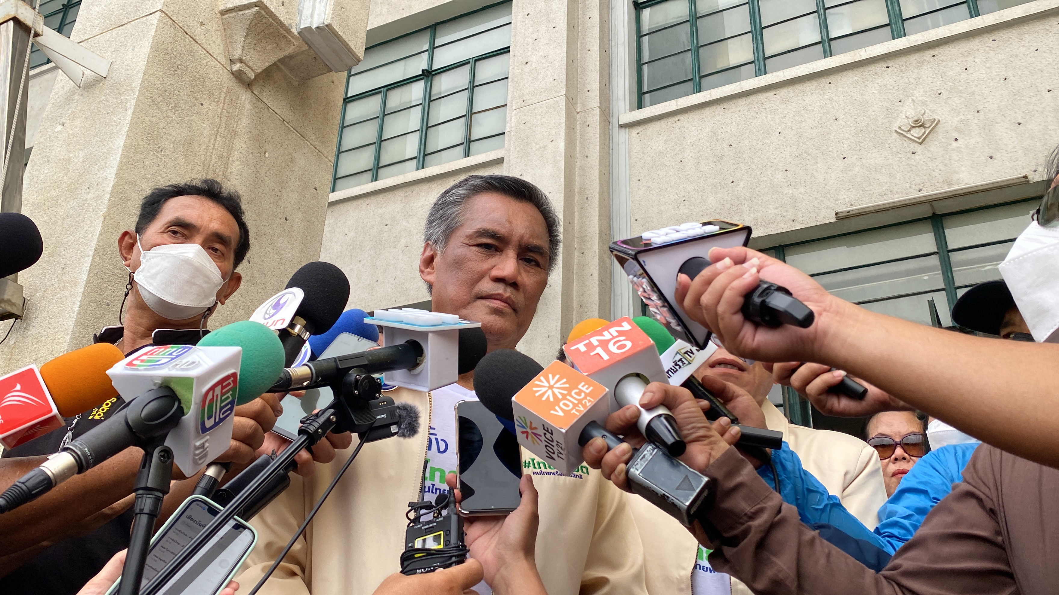 “ปธ.กกต.” เผย “ปลัดกทม.” ตรวจสอบ ปม “รทสช.” ยิงเลเซอร์หาเสียงสะพานพระราม8 แล้ว 