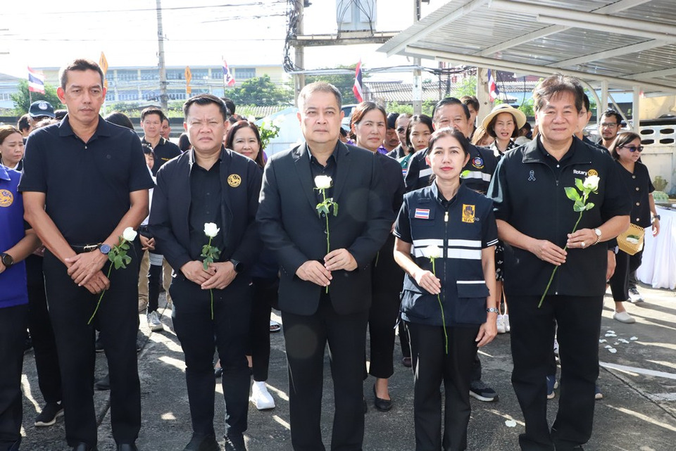 ผู้ว่าฯปทุมธานี เปิดกิจกรรมรณรงค์เนื่องใน “วันโลกรำลึกถึงผู้สูญเสียจากอุบัติเหตุทางถนน” 