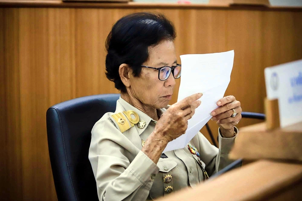 สภา.อบจ.ตาก เลือก “จันทรา อุดมโภชน์” นั่งเป็นประธานสภาฯ
