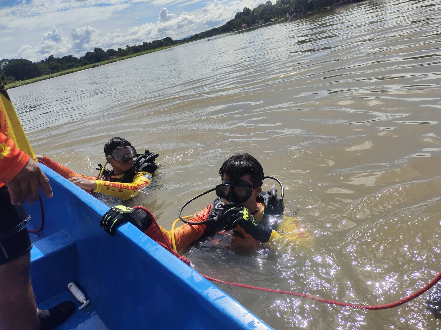 ชุดปฎิบัติการใต้น้ำ’ชลกาญจน์’งมหาร่างชายวัย 54 คิดสั้นกระโดดสะพานข้ามแม่น้ำแควใหญ่ฆ่าตัวตาย  2 วันยังไร้วี่แวว