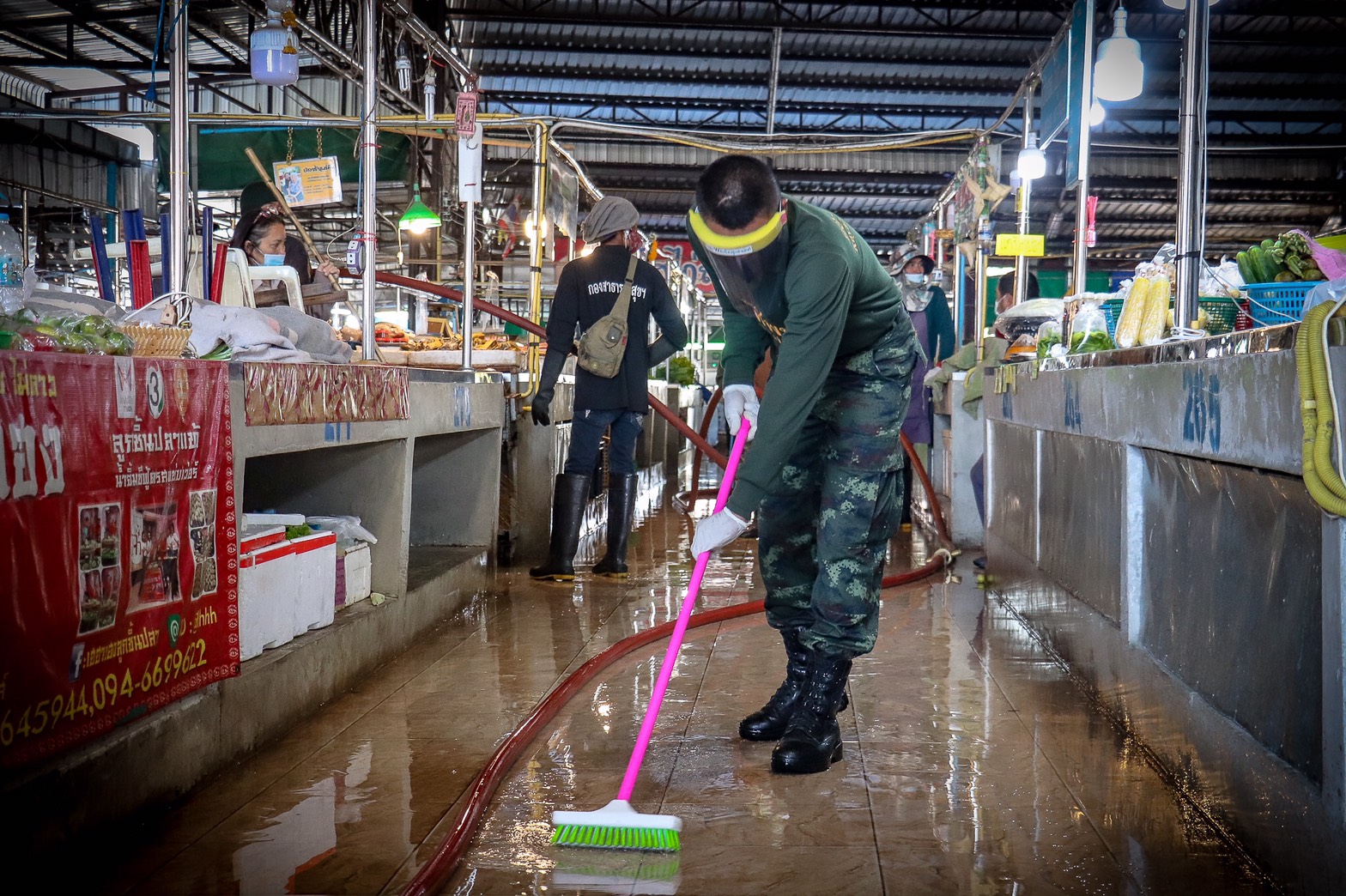 ทหารปืนใหญ่ จ.อุดรธานี (พล.ร.3 ป.3 พัน.13) นำกำลังออกปฏิบัติการ ทำความสะอาด ตลาดสดเทศบาลเมืองโนนสูง-น้ำคำ 