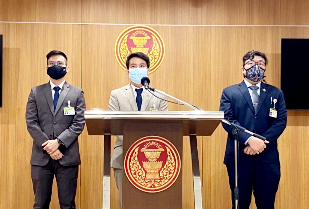 ภท.โร่ขอโทษสังคม หลังโลกออนไลน์แชร์ภาพรถหรูจอดบนฟุตบาทหน้าพรรค เผยเจ้าของรถจ่ายค่าปรับแล้ว