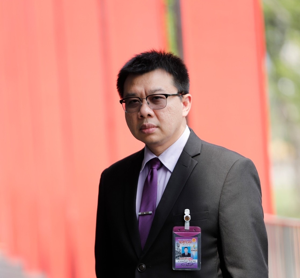 “พลรักษ์” แนะ “ป้อม-ภาวุธ” สื่อสารการเมืองต้องชัด แยกผู้รีวิวสินค้า-ผู้ตรวจสอบงบ