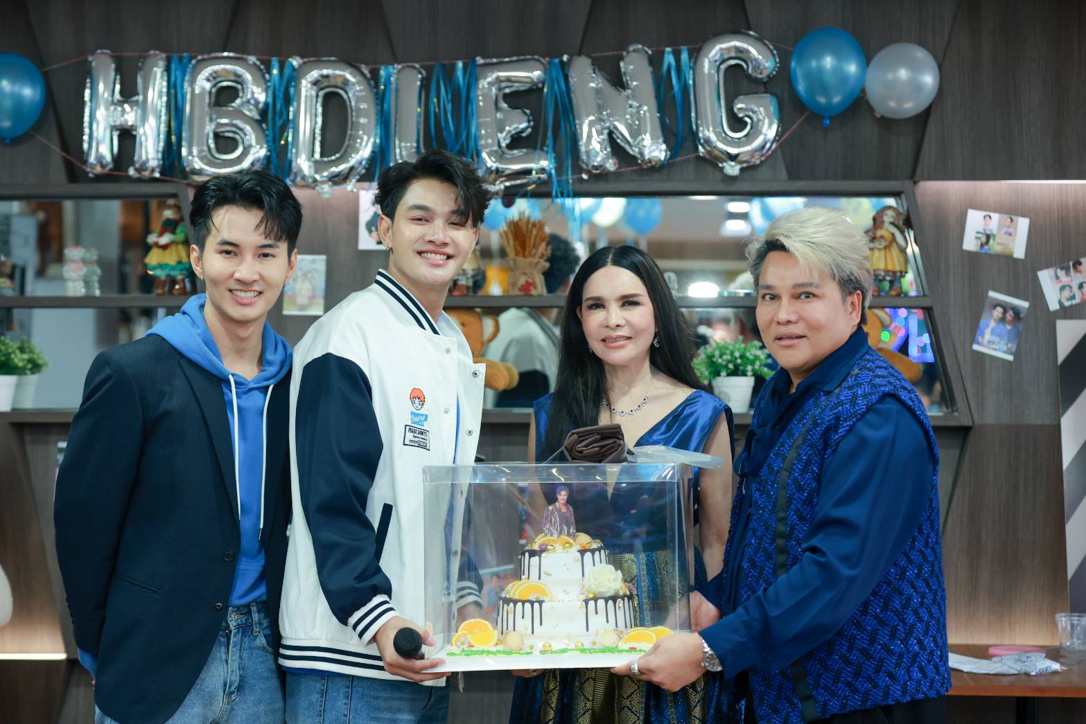 ดร.ชายแฮ็คส์ ทำถึง!!! จัดงานวันเกิด "เล้ง ณัฐพล" พร้อมเปิดตัวนักแสดงนำซีรีส์วายแนวพีเรียด "ลอยแก้ว" กระแสแรง!!!