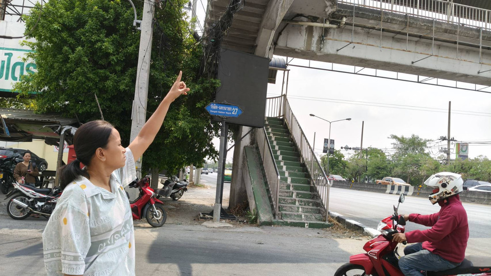 หวิดดับ! สายเคเบิลมรณะร่วงรัดคอแม่ค้าก๋วยเตี๋ยว รถล้มกลางถนนรังสิต จี้หน่วยงานรับผิดชอบด่วน