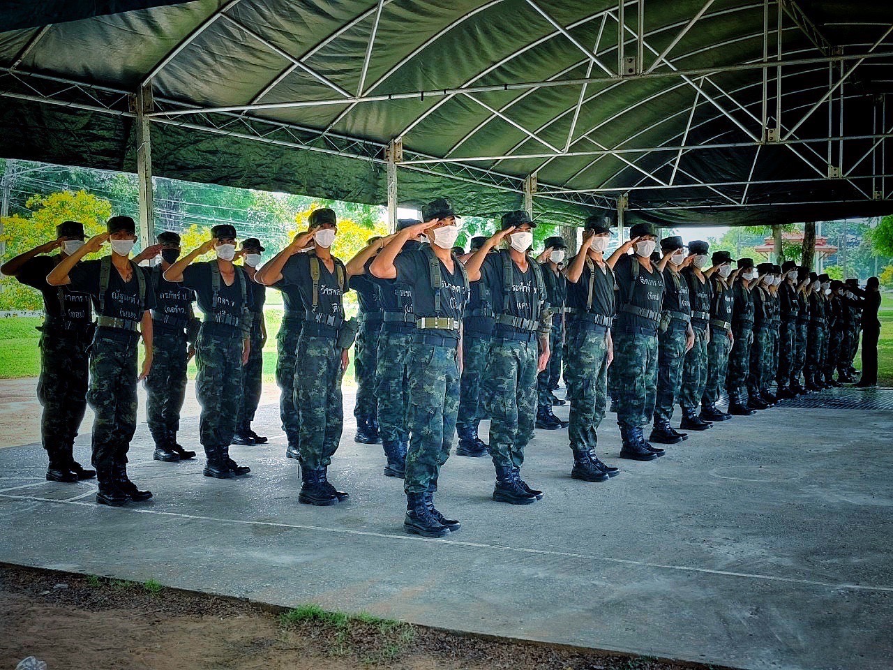ทบ. เผยบรรยากาศทหารใหม่พบครอบครัวสุดอบอุ่น พร้อมฝึกทักษะช่วยชีวิตเบื้องต้น 