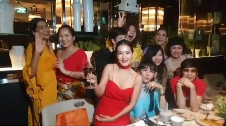 'ตั๊ก มยุรา' เปิดคลิปปาร์ตี้กับแก๊งเพื่อนสาว ที่อายุเป็นเพียงตัวเลข