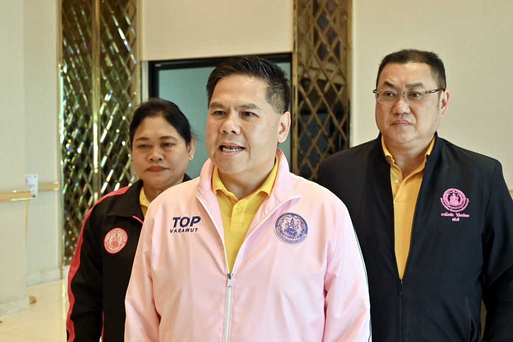 “วราวุธ” กำชับทีม พม. เร่งช่วยกลุ่มเปราะบางชายแดนไทย-กัมพูชา หลังเหตุปะทะ พร้อมขอส่งกำลังใจ