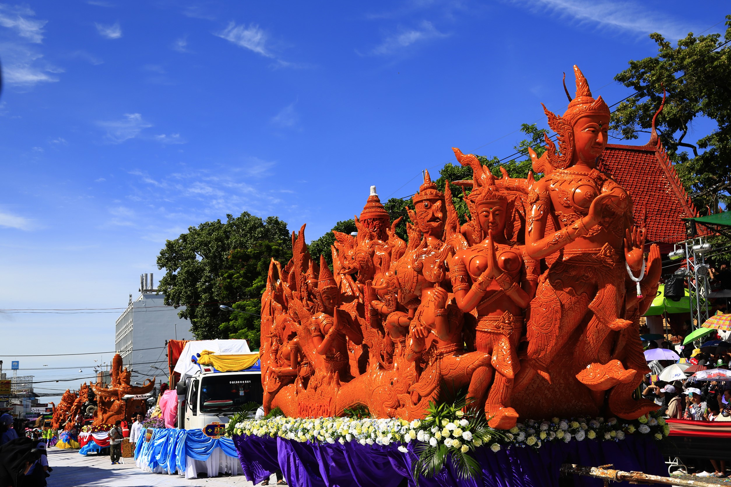 อลังการเหมือนเดิม!แห่เทียนเข้าพรรษา อุบลราชธานี