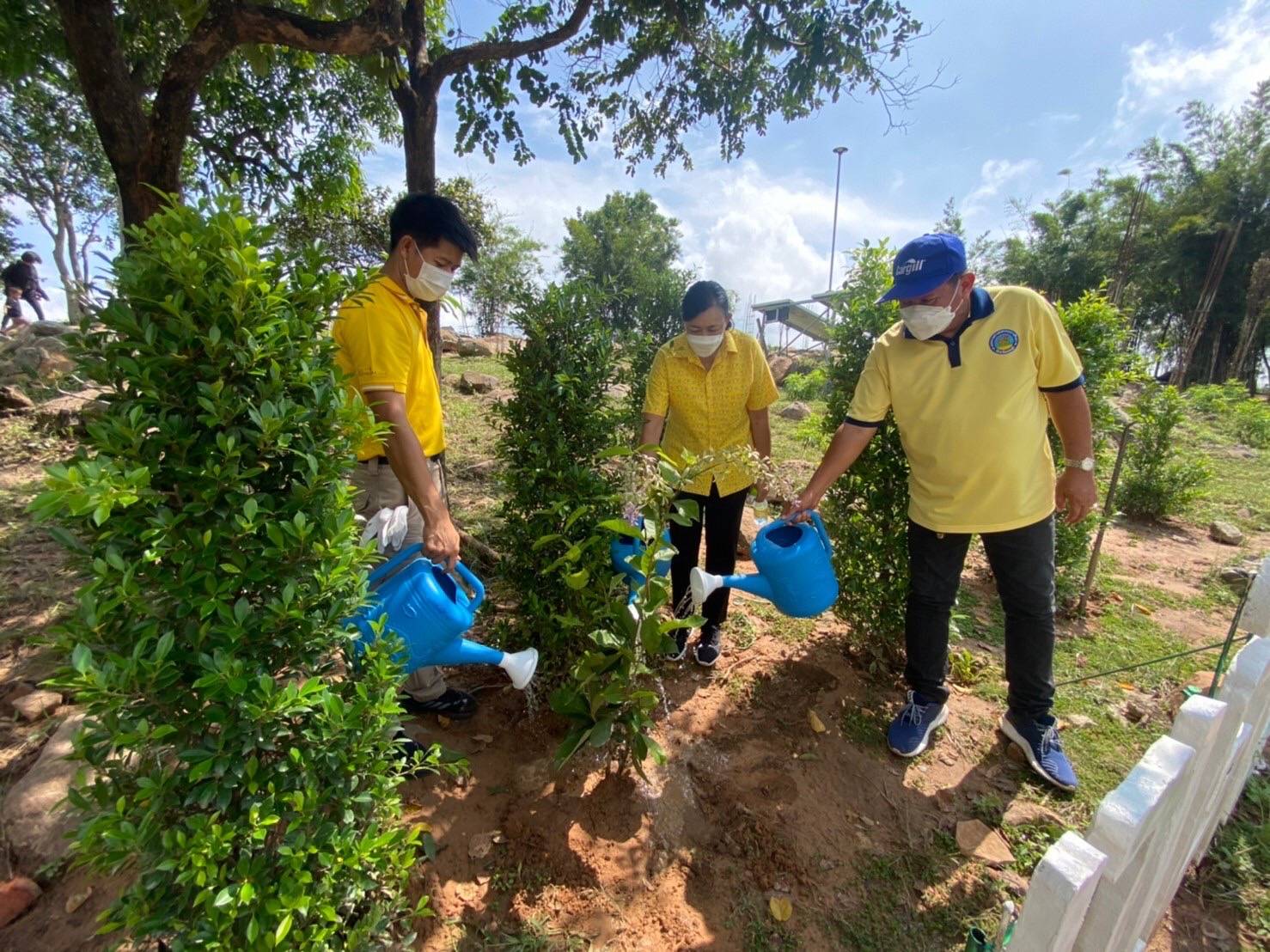 เทศบาลตำบลเขาพระยาเดินธง ปรับภูมิทัศน์รับนักท่องเที่ยวขึ้นเขา