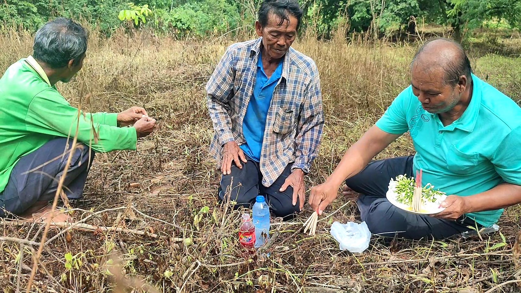 ฮือฮา! 'พญาบึ้ง'มาแรงชาวบ้านทำพิธีโบราณขอหวย เชื่อเป็นสัตว์นำโชคตรงตามตำรา ได้เลขเด็ด 30 