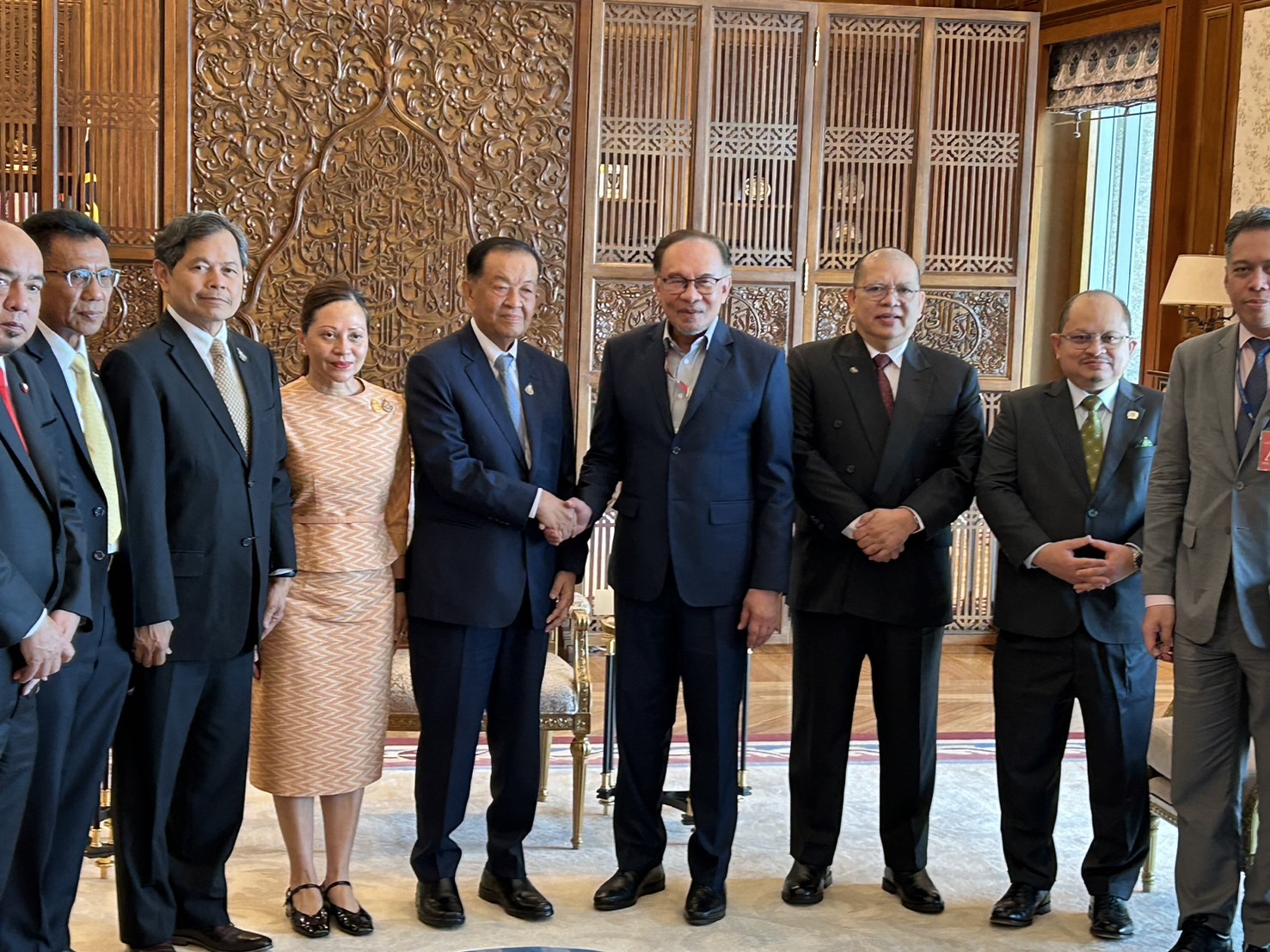 "วันนอร์" เผยสัมพันธ์ไทย-มาเลเซีย ชื่นมื่น  "อันวาร์ อิบราฮิม" เตรียมพบ "เศรษฐ" ในจังหวัดชายแดนภาคใต้เร็วๆ นี้ 