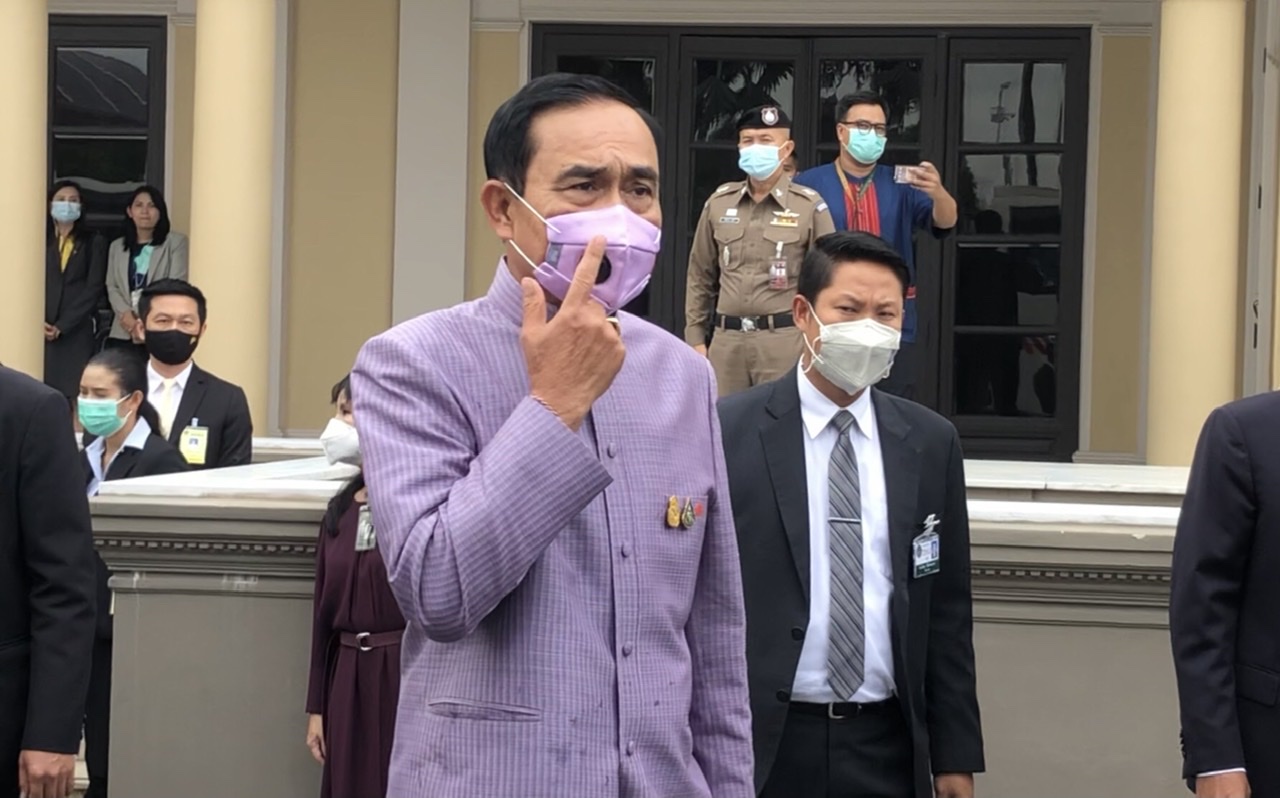 “บิ๊กตู่” อารมณ์ดีพาครม. ขึ้นรถบัสทัวร์สถานีกลางบางซื่อ เปรียบสวยงามเหมือนนครปารีส-หอไอเฟล ชี้นี่คือสิ่งดีๆที่เกิดขึ้น