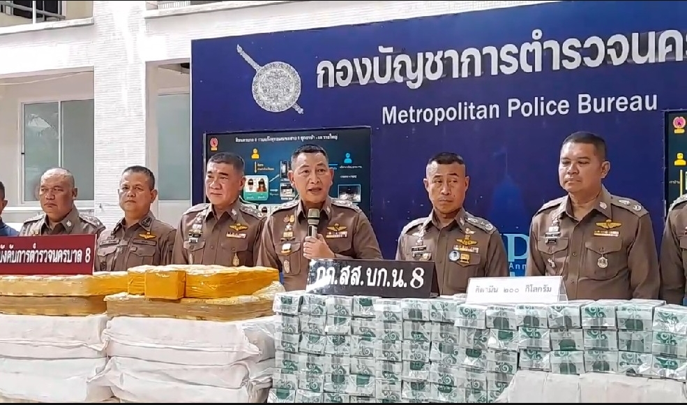 "บิ๊กต่าย" แถลงข่าวพร้อมสืบนครบาล 8 รวบแก๊งซุกยาบ้า-เครายใหญ่ ยึดยาบ้า 5.6 ล้านเม็ด 