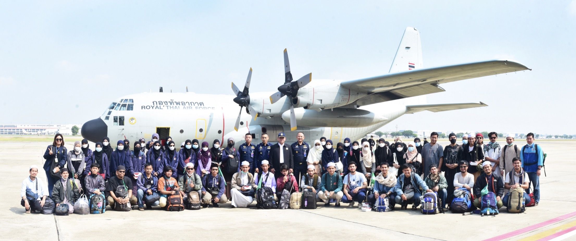 "กองทัพอากาศ" จัดเครื่องบิน C-130 ส่งนักศึกษาไทยจากซูดาน กลับถึงภูมิลำเนา
