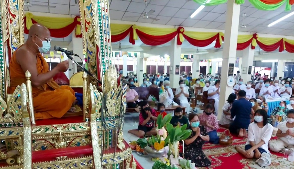 พุทธศาสนิกชนสระบุรี ทั้งชาวไทย-แรงงานต่างชาติ ร่วมทำบุญตักบาตรเนื่องในวันอาสาฬหบูชา