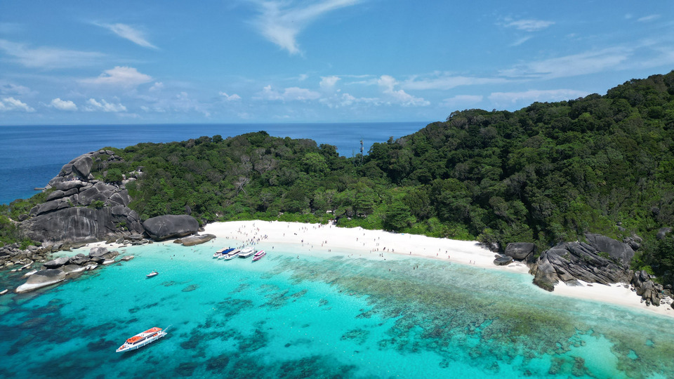 กลับมาแล้ว! เกาะสิมิลัน ‘เกาะ 8’ หินเรือใบ-อ่าวเกือก สวรรค์นักท่องเที่ยวใต้ท้องทะเล