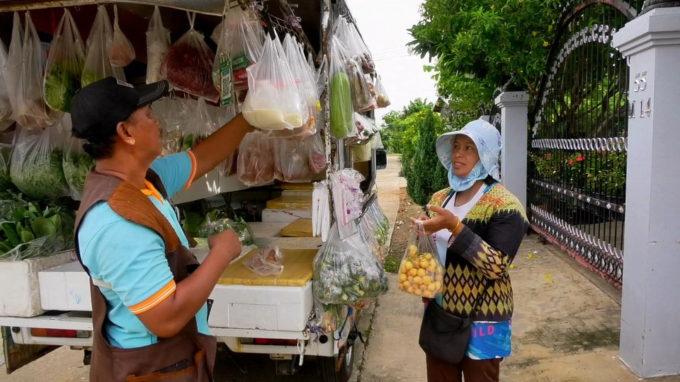 ชาวบ้านบุรีรัมย์หนุน “รถพุ่มพวง” ลดค่าครองชีพ ผู้สูงอายุเข้าถึงง่าย วอนทำต่อเนื่อง